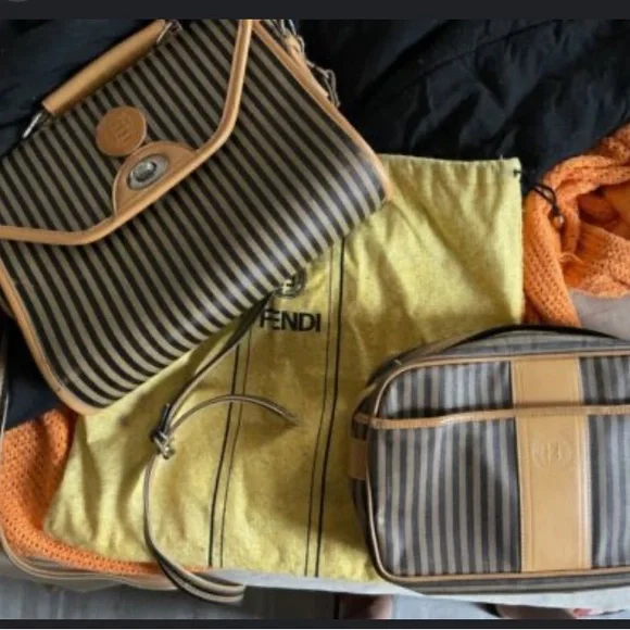 🌈BYE 🌈😍RARE VNT AUTH FENDI Crossbody 😍😍😍😍 - Picture 2 of 16